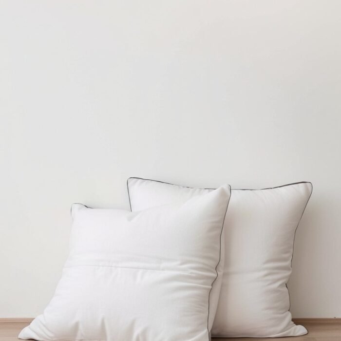 Zestaw 2 poszewek na poduszki Euro z lamówką z lnu – białe i granatowe